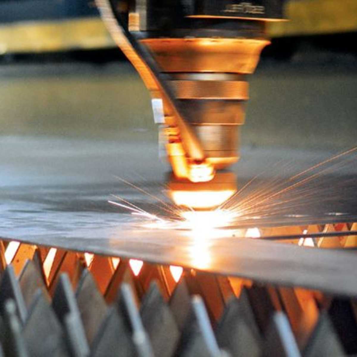 Keuntungan Penggunaan Alat Potong Industri Pengolahan Aluminium
