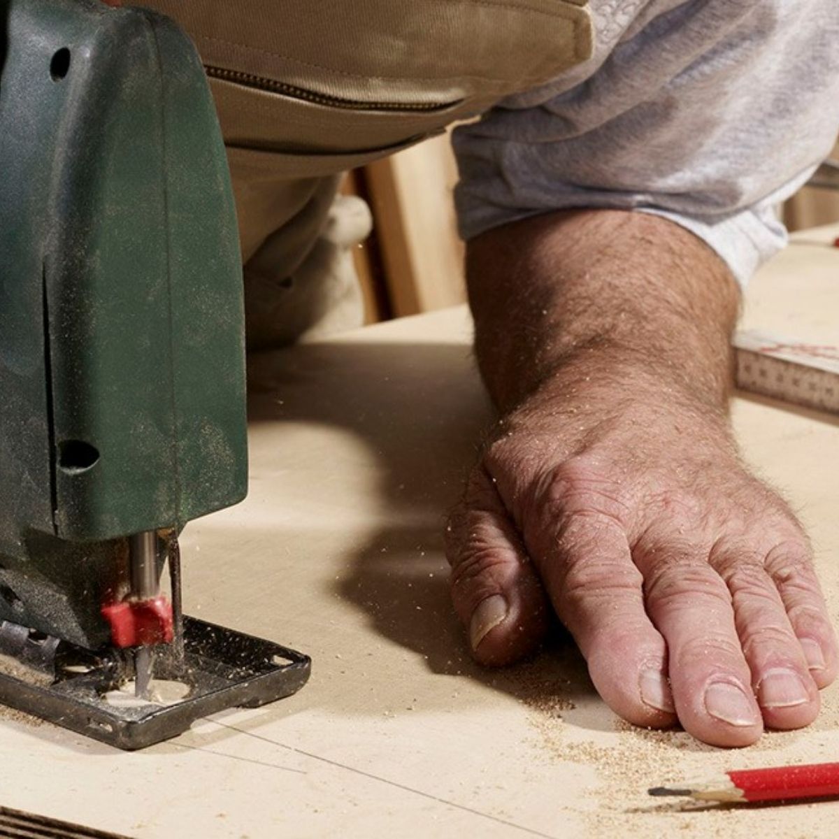 Aplikasi Jigsaw dalam Proyek Kayu