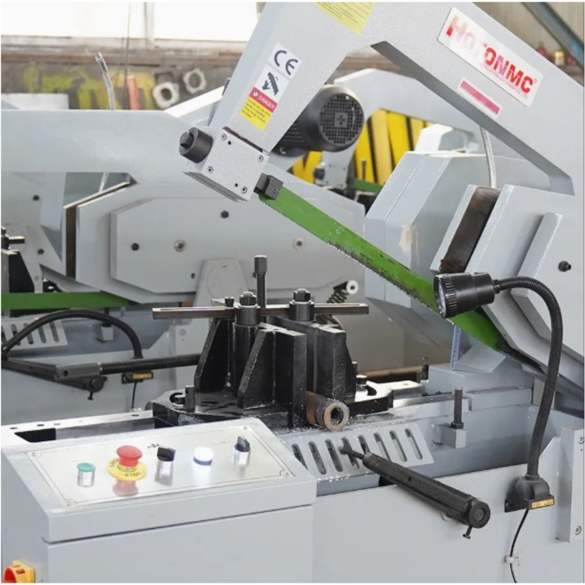 Aplikasi Hacksaw Machine dalam Dunia Industri