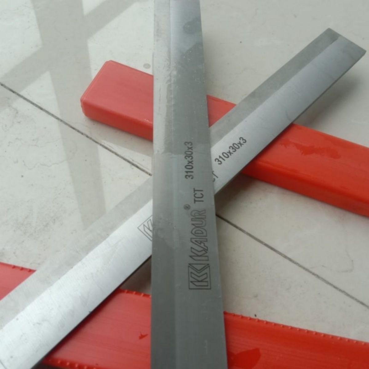 Mengapa Mata Pisau untuk Kayu dan Aluminium Tidak Bisa Disamakan?